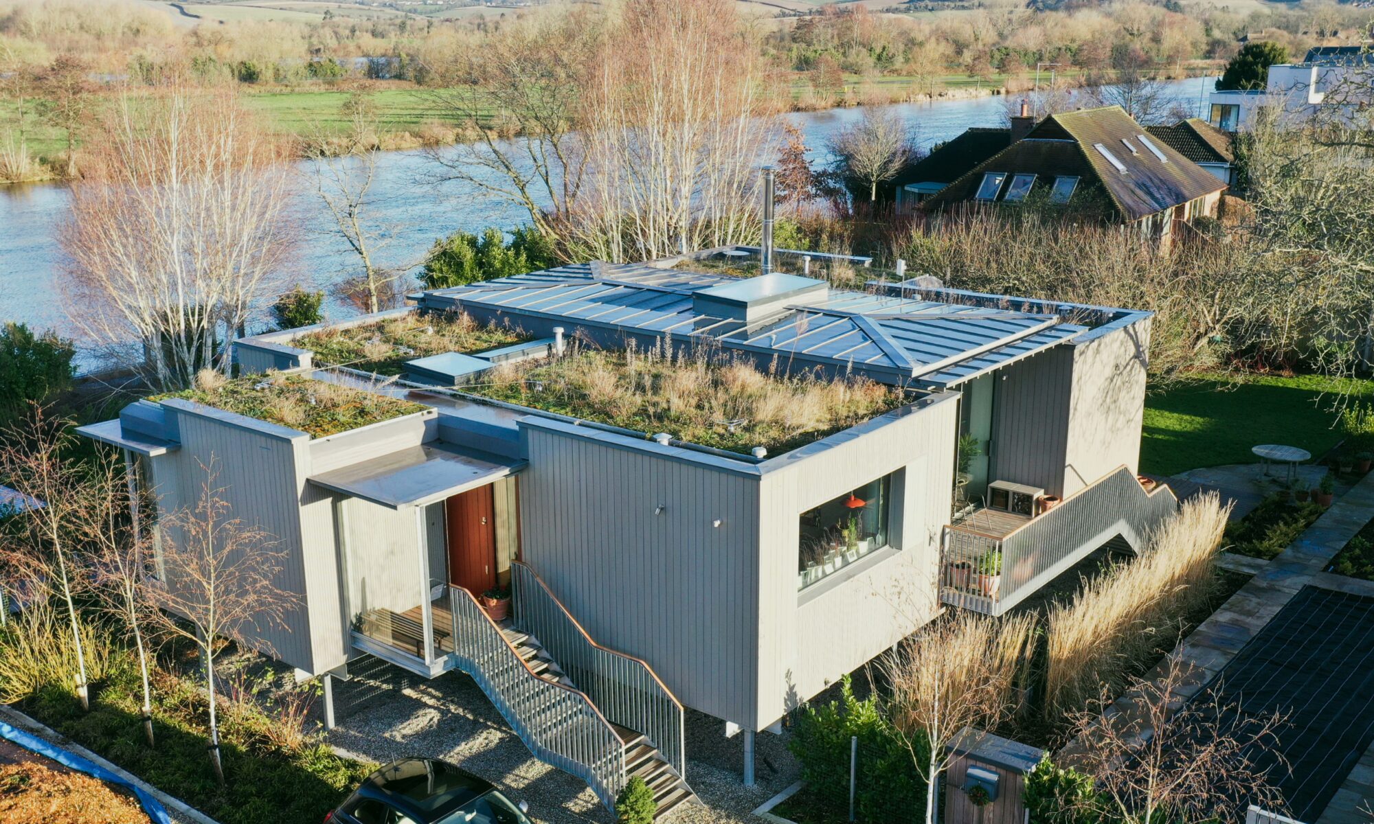 Modular timber home on the banks of the River Thames